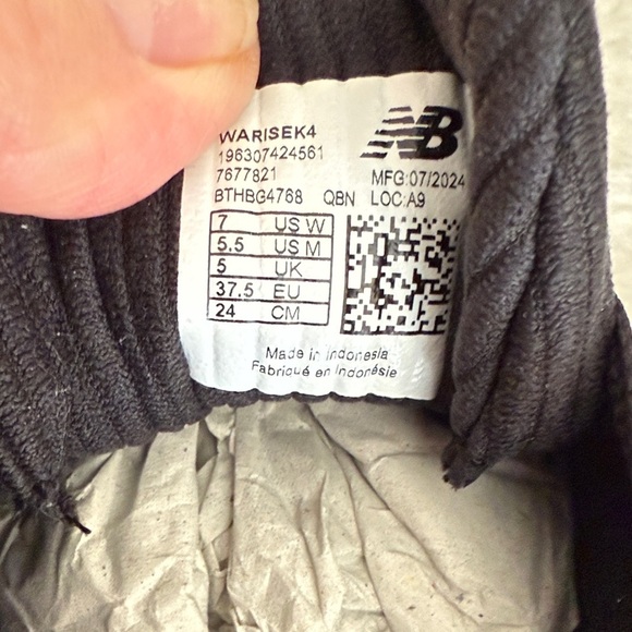 New Balance Arishi Fresh Foam  Black and White Athletic Shoes - Picture 7 of 10